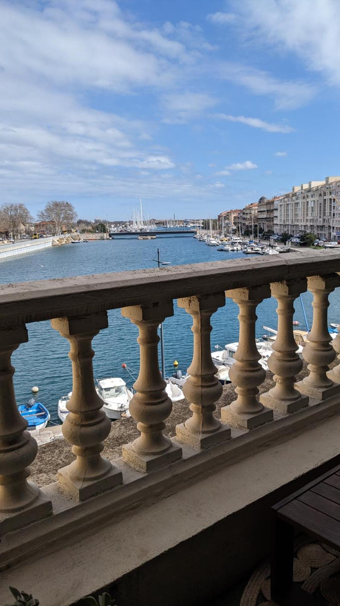 T3 Avec Terrasse Avec Vue Exceptionnelle Sur Les Quais De Sete Apartment Exterior photo