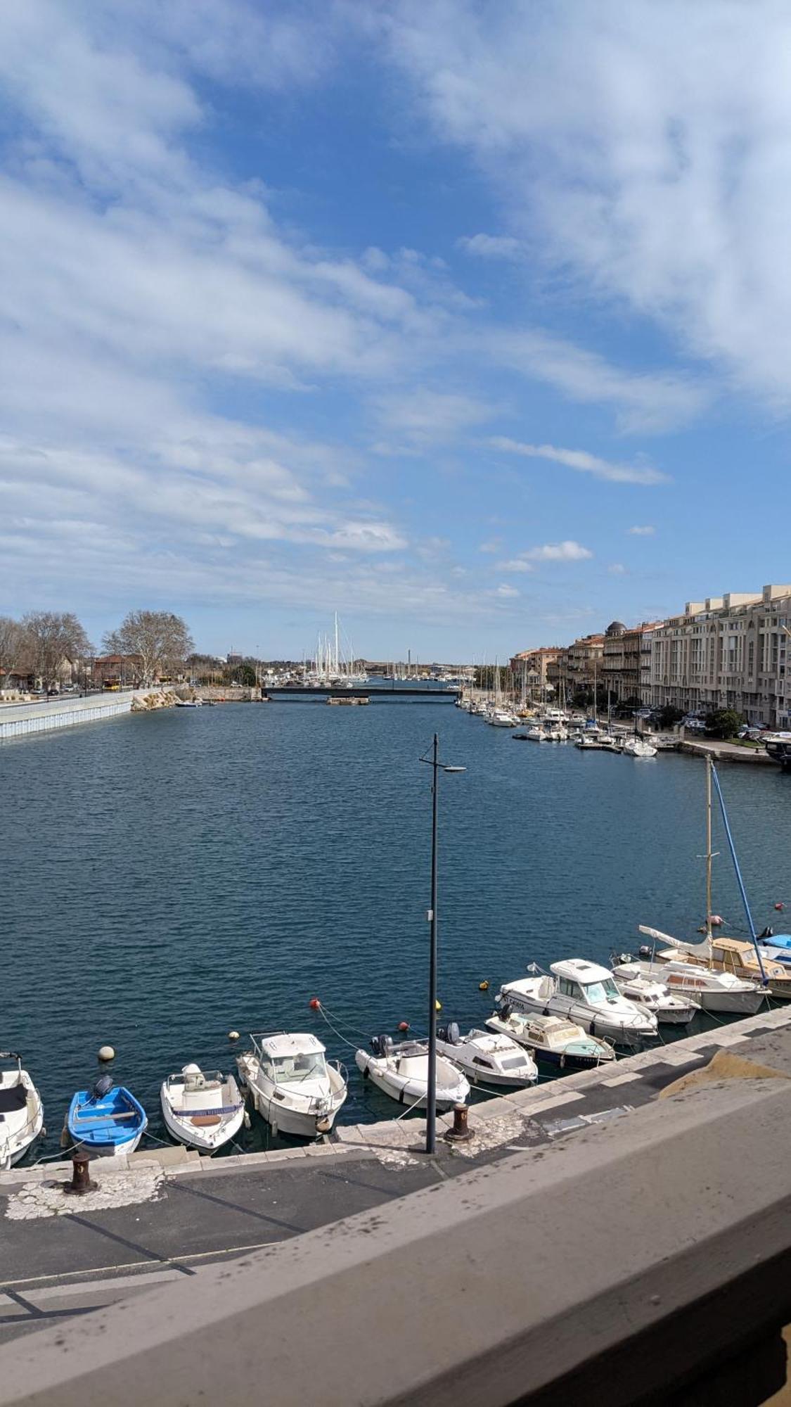 T3 Avec Terrasse Avec Vue Exceptionnelle Sur Les Quais De Sete Apartment Exterior photo
